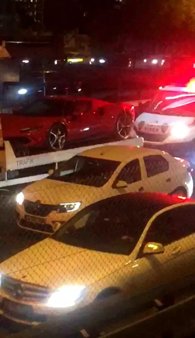 Dilan Polat ve Eşi Engin Polat'ın Lüks Araçları TMSF'ye Çekildi Dilan Polat ve Eşi Engin Polat'ın Lüks Araçları TMSF'ye Çekildi