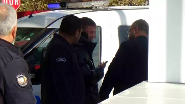 13 yaşındaki çocuk, doktora kızıp 'İntihar edeceğim' dedi; ekipler alarma geçti 13 yaşındaki çocuk, doktora kızıp 'İntihar edeceğim' dedi; ekipler alarma geçti