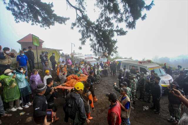 Endonezya'da Yanardağ Patlaması: Hayatını Kaybedenlerin Sayısı 22'ye Çıktı Endonezya'da Yanardağ Patlaması: Hayatını Kaybedenlerin Sayısı 22'ye Çıktı