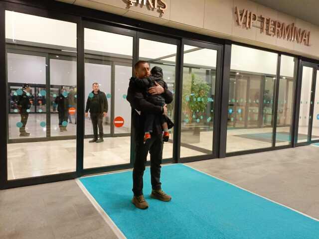 Gazze'den Mısır'a tahliye edilen 130 kişilik kafile Türkiye'ye geldi