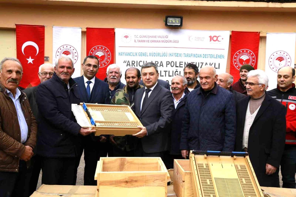 Gümüşhane'de Arıcılara Kovan Altlığı Desteği