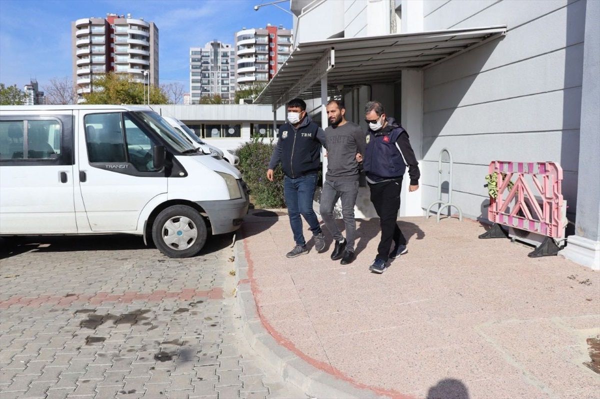 Hakkari'de terör örgütü PKK'ya yönelik operasyonda gözaltına alınan şüpheli Mersin'de tutuklandı