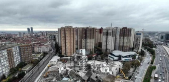 Zeytinburnu'nda Deprem Riskiyle İki Bina Yıkılıyor