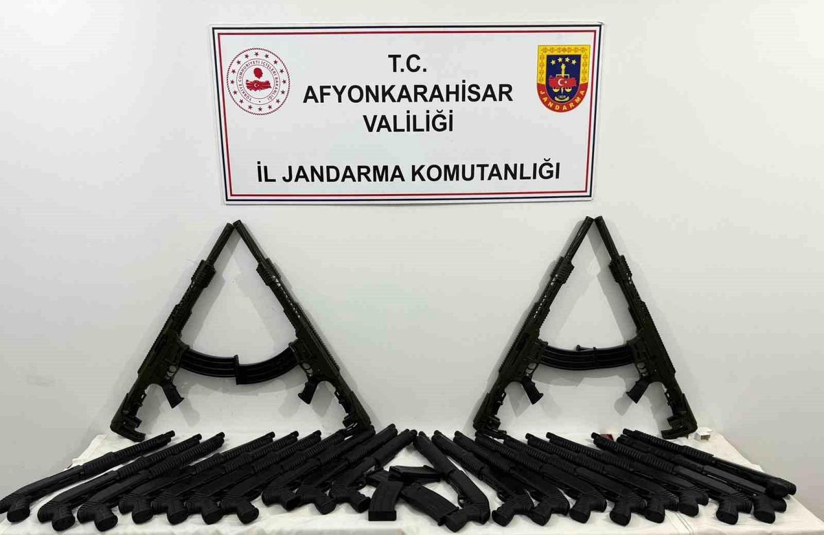 Afyonkarahisar'da 24 Kaçak Av Tüfeği Ele Geçirildi
