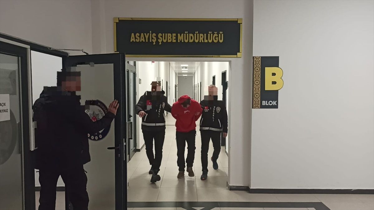 Başiskele'de İş Yerinden Para Çalan Zanlı Eskişehir'de Yakalandı