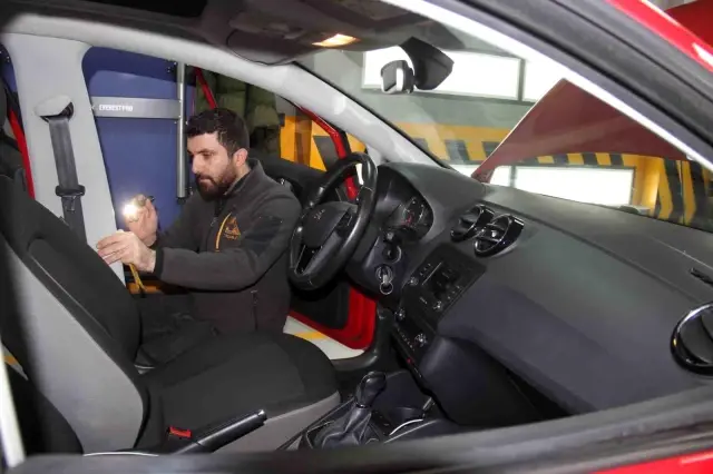 Otomobil dolandırıcılarının yeni yöntemi: Depremde hasar gören araçların şaselerini kullanıyorlar Otomobil dolandırıcılarının yeni yöntemi: Depremde hasar gören araçların şaselerini kullanıyorlar