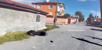Afyonkarahisar'da Otomobilin Çarptığı Motosiklet Sürücüsü Yaşamını Kaybetti