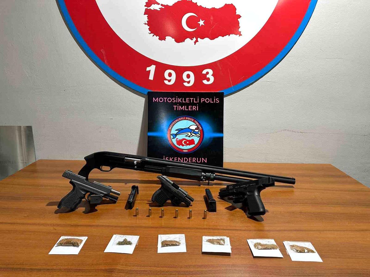 İskenderun'da yapılan uygulamalarda 10 şüpheli yakalandı ve 7 ruhsatsız tabanca ele geçirildi