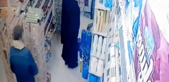 Sultangazi'de Hırsız, Marketlerden Ürün Çalarken Güvenlik Kamerasına Yakalandı