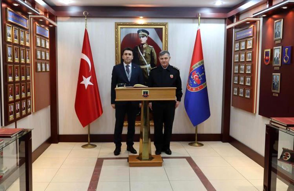 Bilecik Valisi Şefik Aygöl, İl Jandarma Komutanlığında temaslarda bulundu