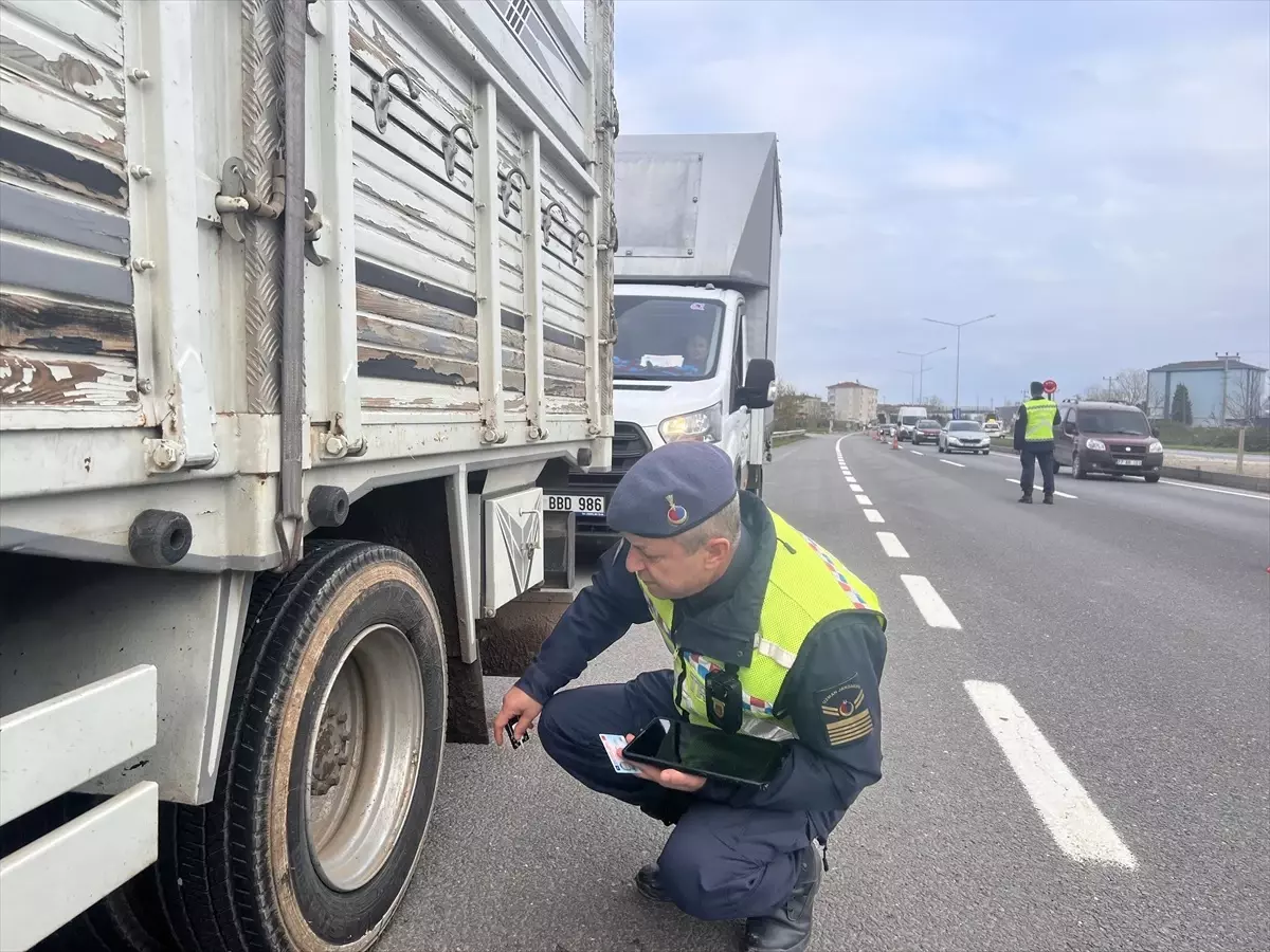 Yalova'da Ticari Araçlarda Kış Lastiği Denetimleri Devam Ediyor