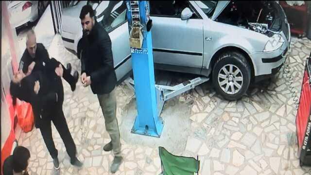 İETT Otobüsünde Yer Vermeme Tartışması Biber Gazıyla Sonuçlandı İETT Otobüsünde Yer Vermeme Tartışması Biber Gazıyla Sonuçlandı