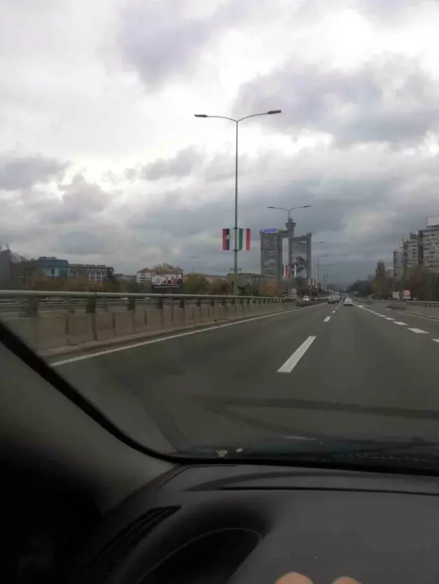 İtalya Başbakanı'nın Sırbistan Ziyaretinde Bayrak Skandalı İtalya Başbakanı'nın Sırbistan Ziyaretinde Bayrak Skandalı