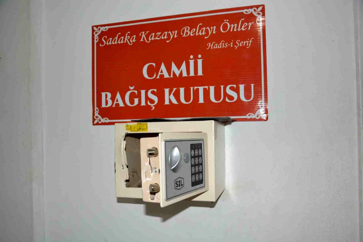 Ünye'de Cami Sadaka Kutusundaki Paralar Çalındı