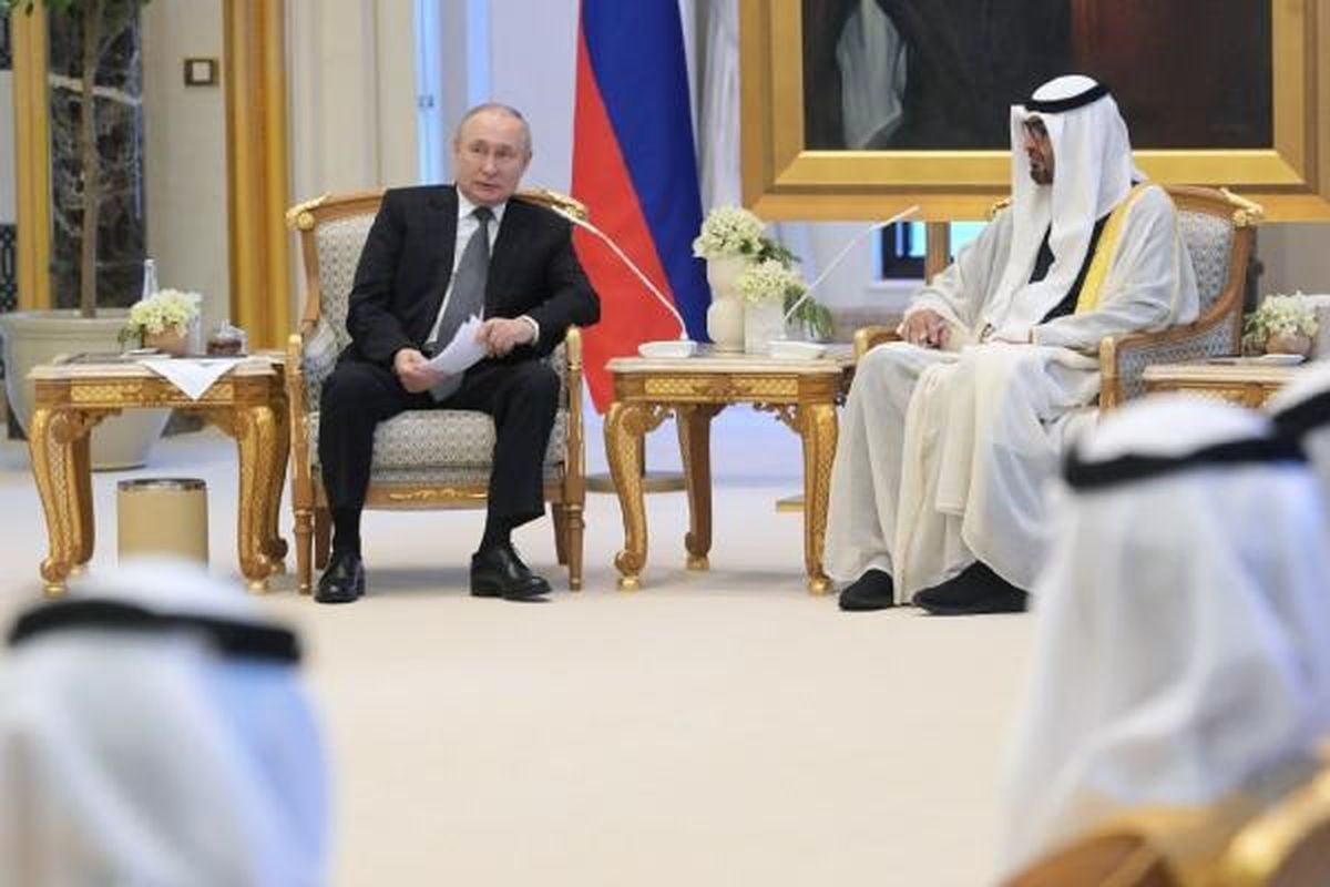 Putin, BAE Devlet Başkanı Al Nahyan ile Abu Dabi'de bir araya geldi