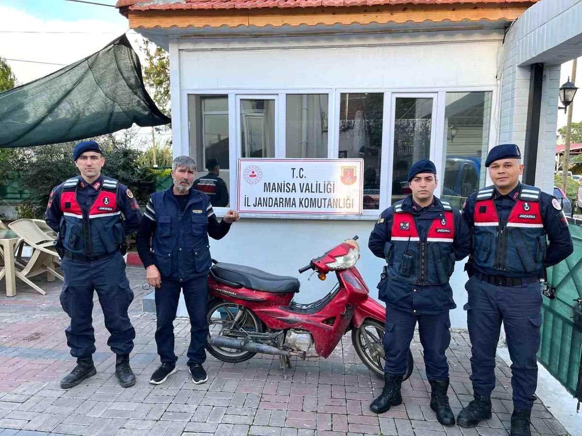 Salihli'de Çalınan 3 Motosiklet Sahiplerine Teslim Edildi