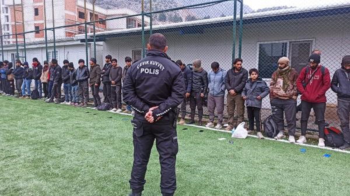 Amasya'da TIR'da kaçak göçmen yakalandı