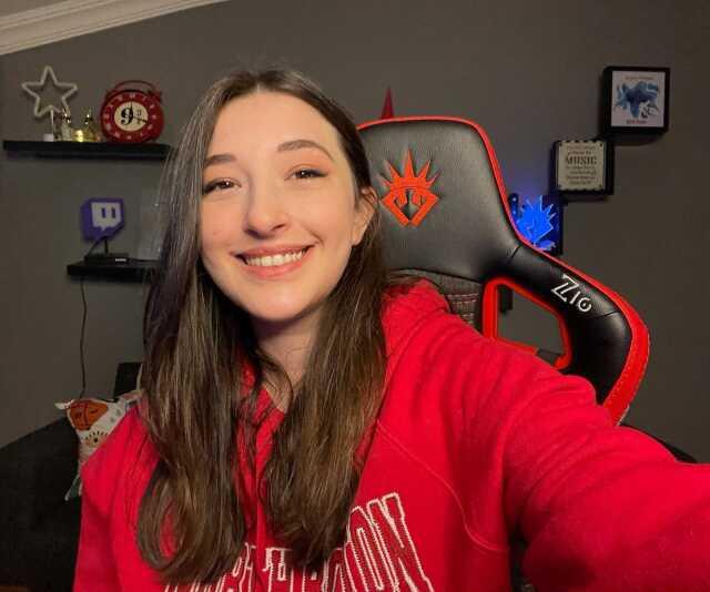 Twitch Yayıncısı Pqueen, meme kanserine yakalandı Twitch Yayıncısı Pqueen, meme kanserine yakalandı