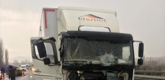 Uşak'ta Kamyonun Çarptığı Traktör Sürücüsü Hayatını Kaybetti