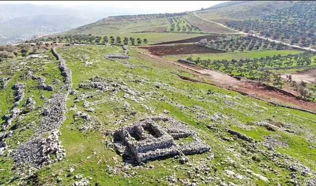 Arkeologlar Batı Şeria'da 3.200 yıllık 'lanetli tablet' buldu Arkeologlar Batı Şeria'da 3.200 yıllık 'lanetli tablet' buldu