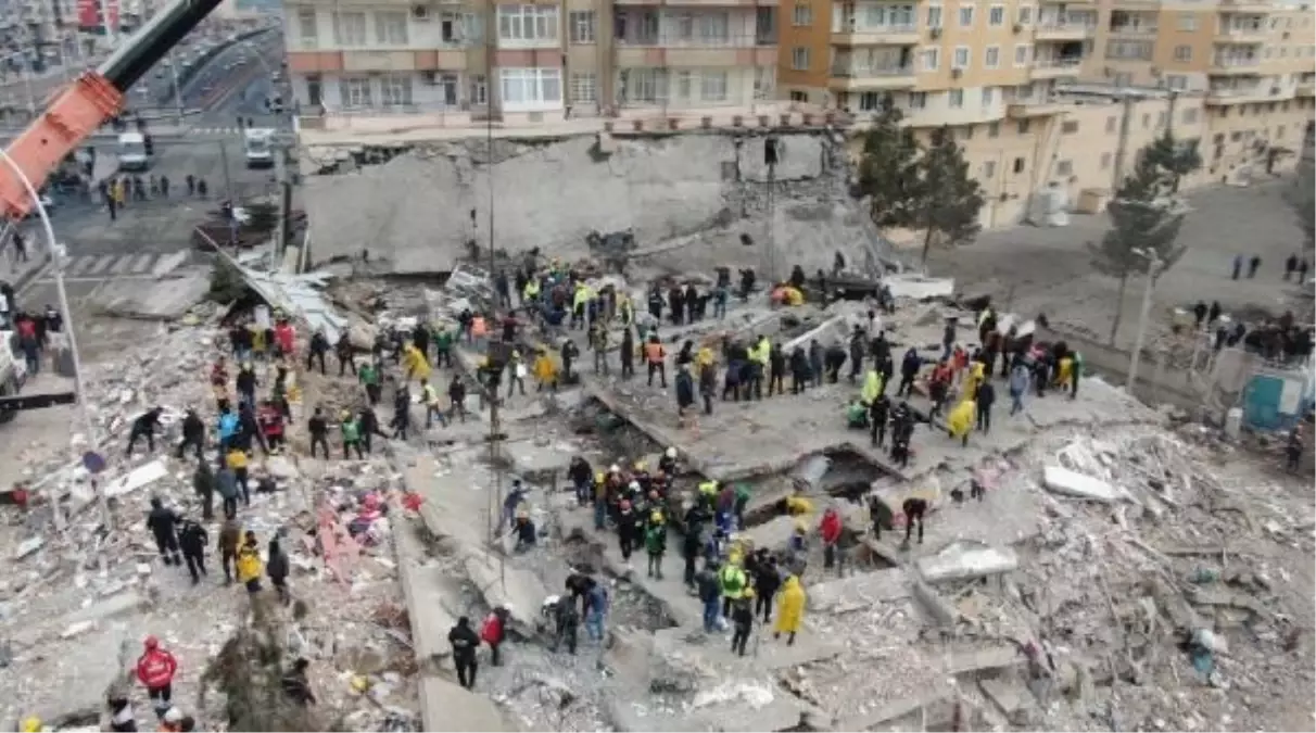 Diyarbakır'da depremde yıkılan apartmanla ilgili dava açıldı