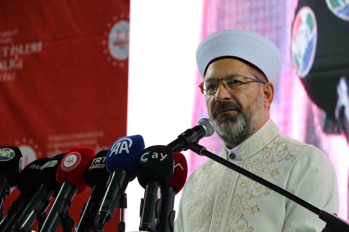 Ali Erbaş: 'Rabbimizin vermiş olduğu kitapların ya da mesajların özetidir Kur'an-ı Kerim'
