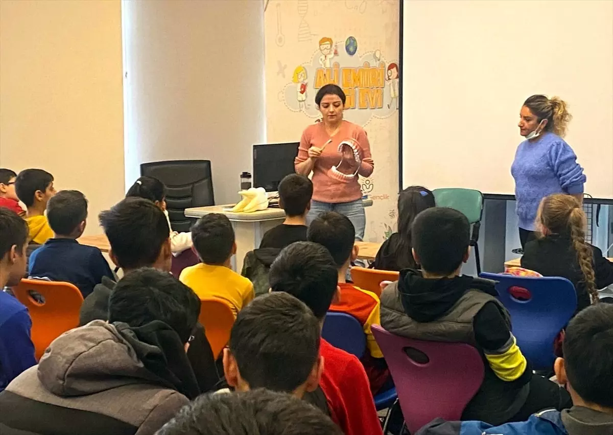 Diyarbakır Büyükşehir Belediyesi Bilgievlerinde Öğrencilere Ağız ve Diş Sağlığı Semineri Düzenledi
