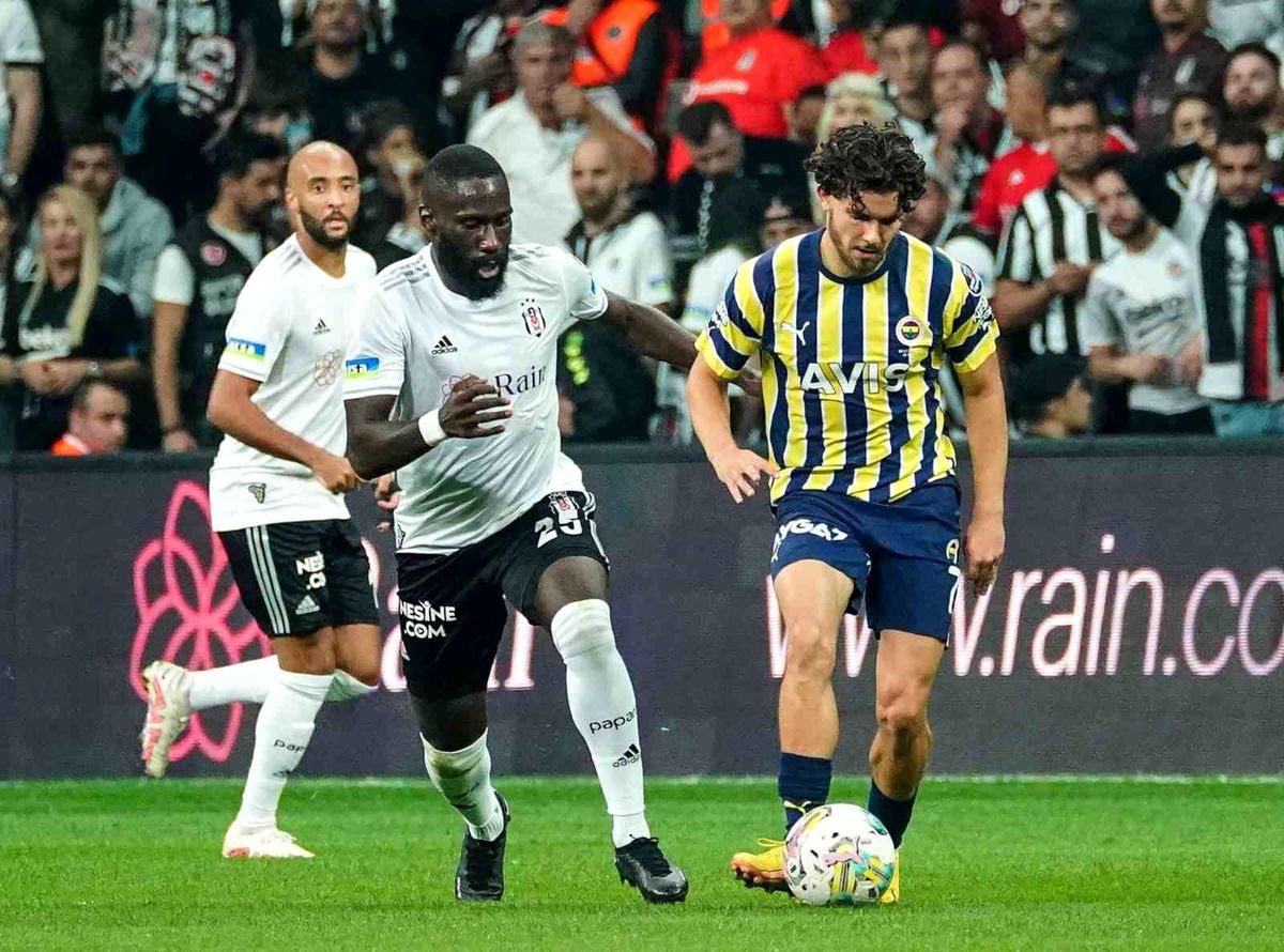 Ferdi Kadıoğlu, Beşiktaş'a karşı derbilerde takımın en deneyimli ismi