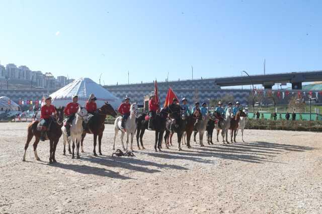 Gençler, Şahinbey Belediyesi Geleneksel Sporlar Merkezinde Ata Sporlarını Öğreniyor! Gençler, Şahinbey Belediyesi Geleneksel Sporlar Merkezinde Ata Sporlarını Öğreniyor!
