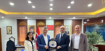 Gürcistan İstanbul Başkonsolosu Sapanca Belediye Başkanı Özcan Özen'i ziyaret etti