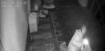 Karaman'da Cami Hırsızlığı Güvenlik Kameralarına Yansıdı