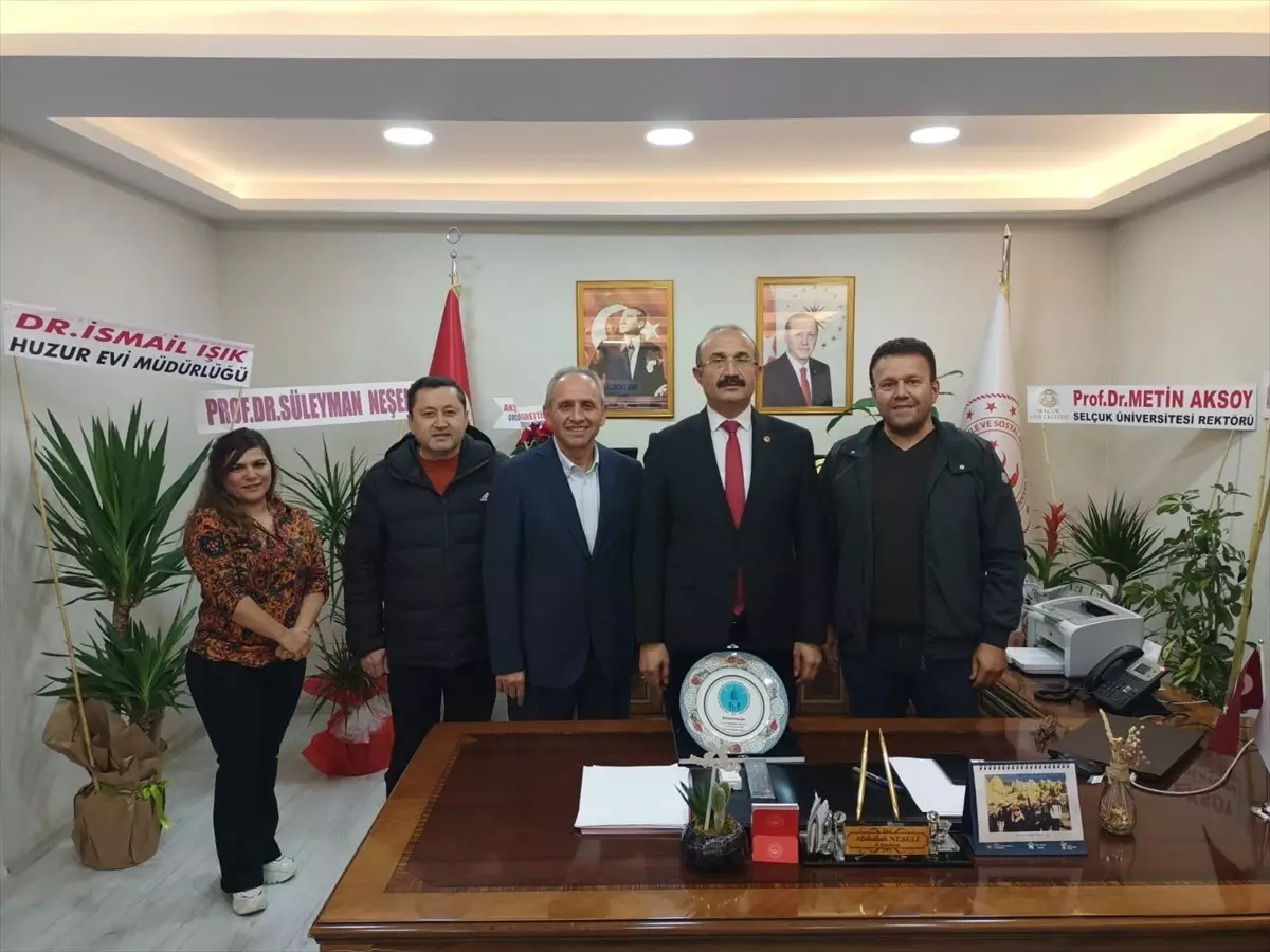Konya Yetiştirme Yurdu'ndan Ayrılanlar Derneği Yönetimi Konya Aile ve Sosyal Hizmetler İl Müdürlüğü'nü Ziyaret Etti