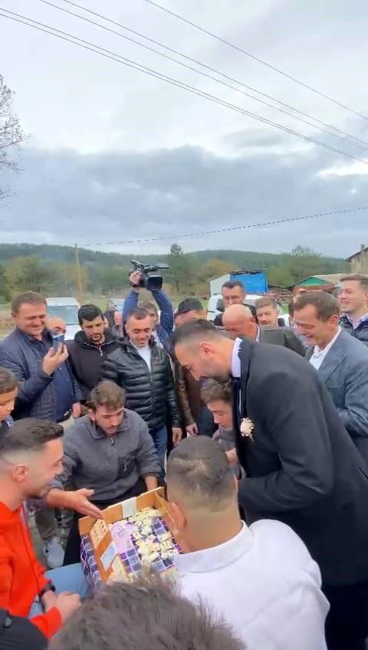 Düğün Konvoyunu Okey Masasıyla Durdurdular