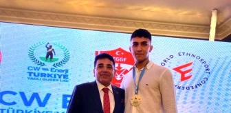 Pamukkale Belediyespor'un başarılı güreşçisi Beytullah Sarı şampiyonluk ödülünü aldı