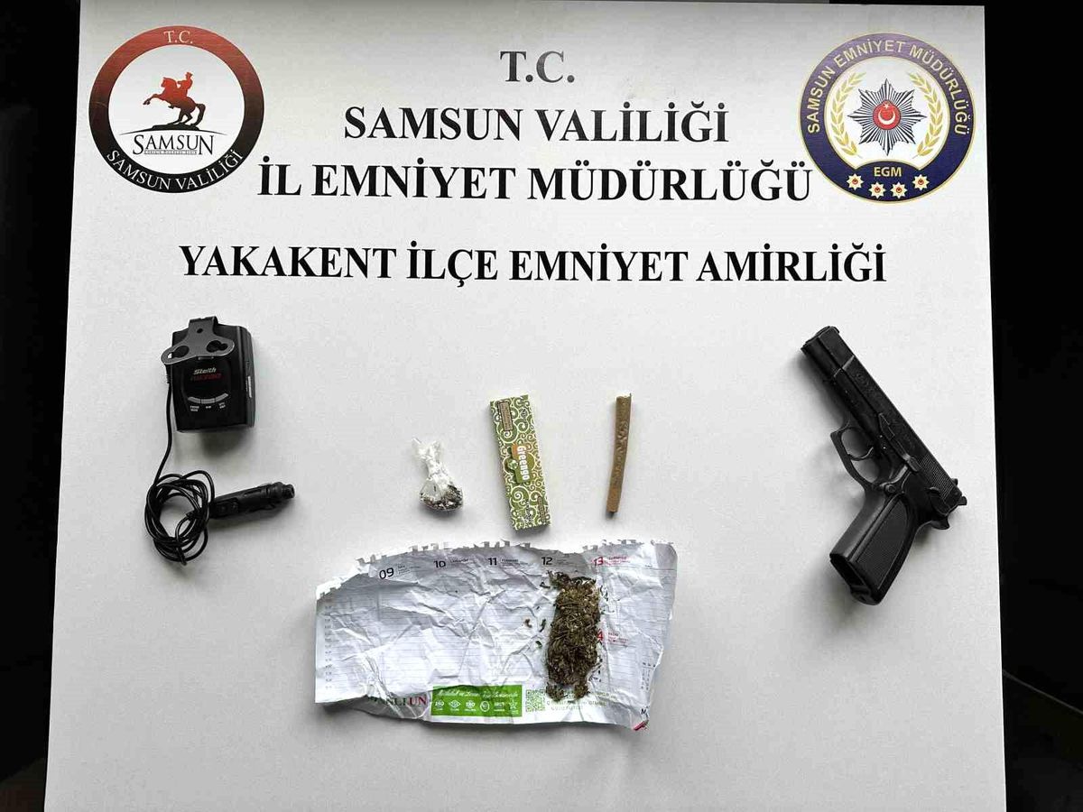 Samsun'da şüpheli araçlarda uyuşturucu ele geçirildi
