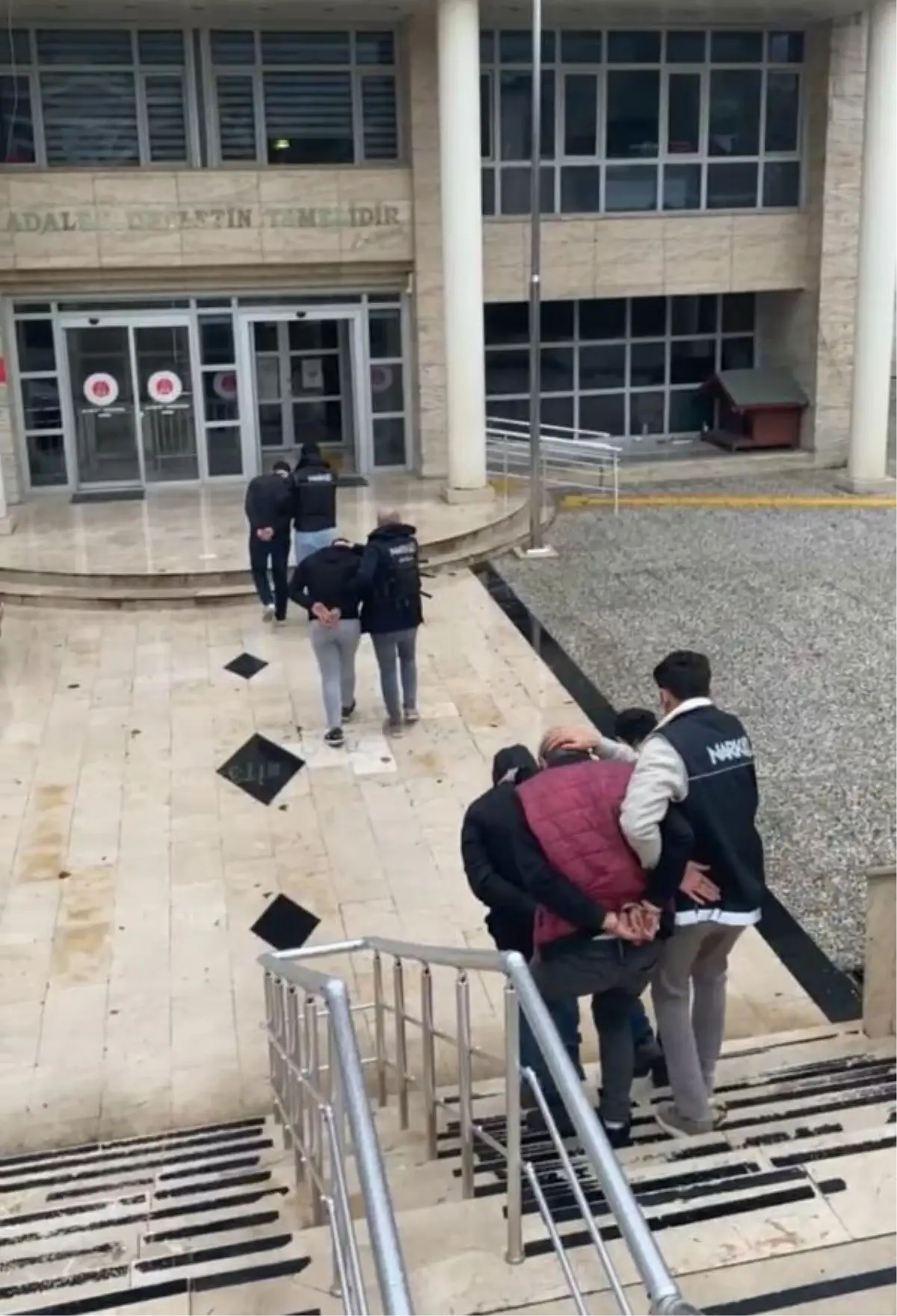Muğla'da Takside Uyuşturucu Operasyonu: 5 Kilo 850 Gram Esrar Ele Geçirildi