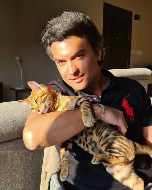 Ünlü İş Adamı Sinan Urfalı, Lüks Ferrari ile Kaza Yaptı