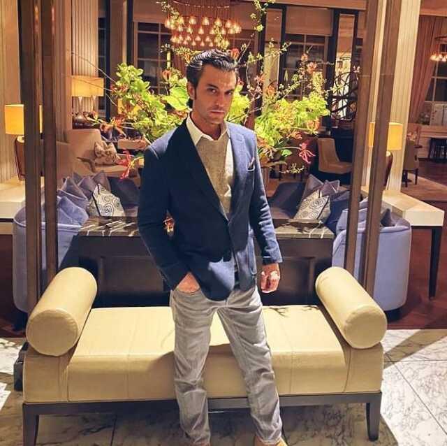 Ünlü İş Adamı Sinan Urfalı, Lüks Ferrari ile Kaza Yaptı