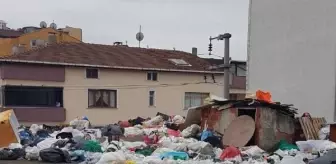 Kocaeli'de Psikolojik Sorunları Olan Kişinin Evinden 3 Kamyon Çöp Çıktı