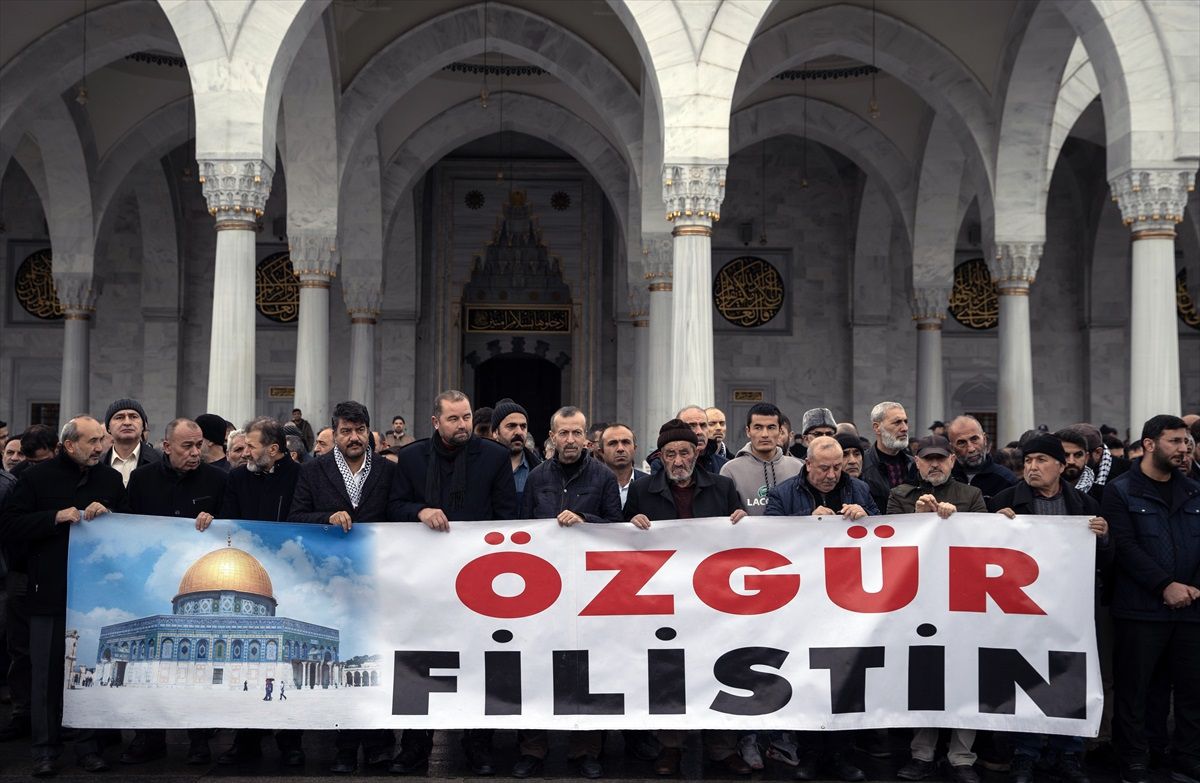 Ankara Filistin Dayanışma Platformu Melike Hatun Camisi'nde destek gösterisi düzenledi