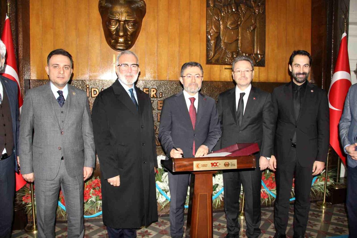Tarım ve Orman Bakanı Manisa'da Ziyaretlerde Bulundu