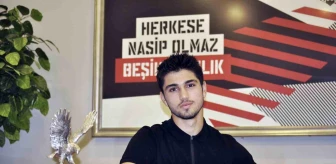 Beşiktaş'ta genç futbolculara profesyonel sözleşme imzalandı