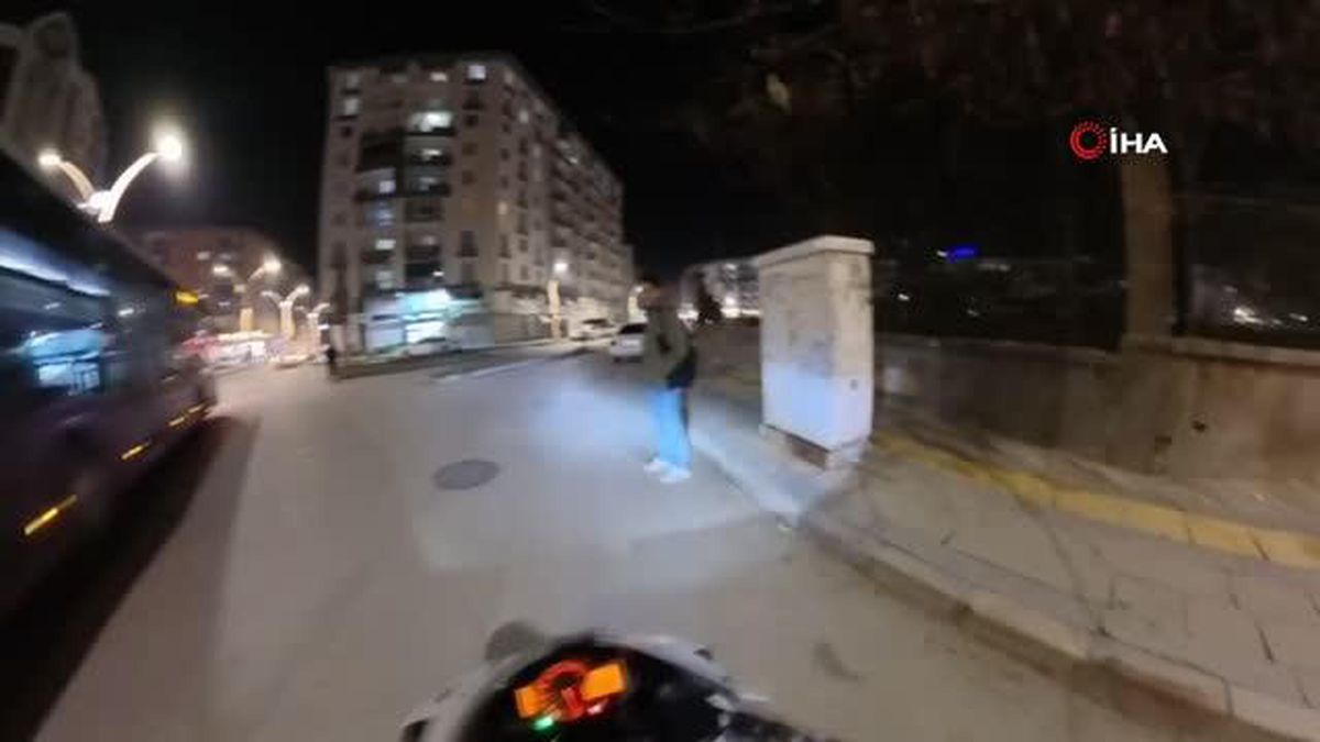 Van'da Yaya ve Motosiklet Sürücüsü Arasında Komik Diyalog