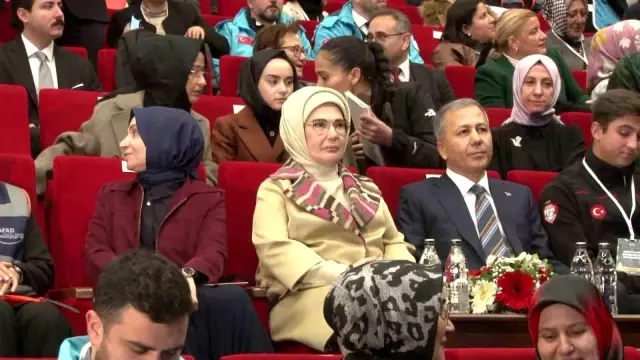 Emine Erdoğan: 'İki aydır dünyanın gözü önünde vicdanlarımızı paramparça eden bir kıyım yaşanıyor' Emine Erdoğan: 'İki aydır dünyanın gözü önünde vicdanlarımızı paramparça eden bir kıyım yaşanıyor'
