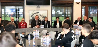 Beşiktaş Başkanı Hasan Arat Futbolcularla Buluştu