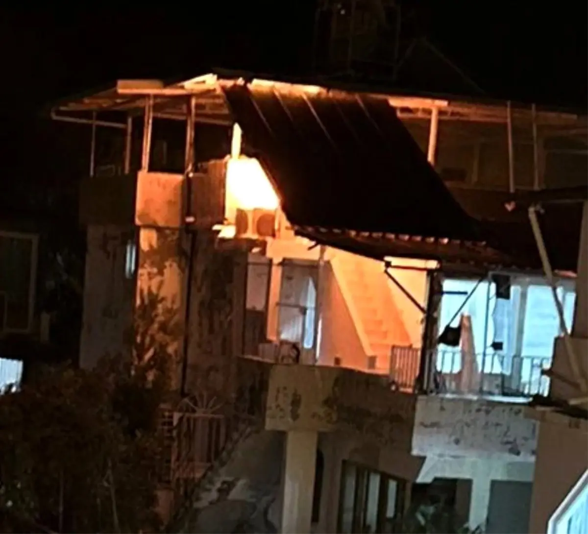 Samandağ'da bir evin klima ünitesinde çıkan yangın korkuttu