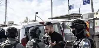 İsrail Polisi Filistinlilerin Cuma Namazını Aksa'da Kılmalarını Engelledi