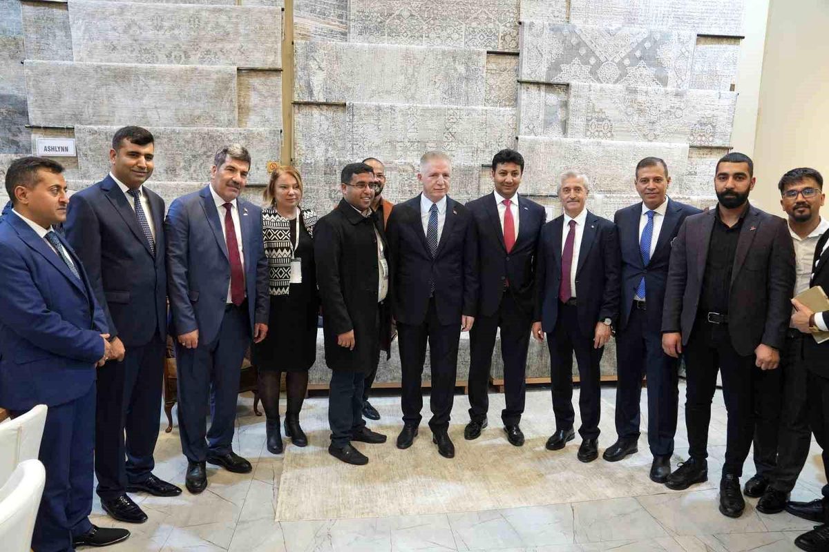 İstanbul Valisi Davut Gül, CFE Halı ve Yer Kaplamaları Fuarı İstanbul 2023'e katılan firmaları ziyaret etti