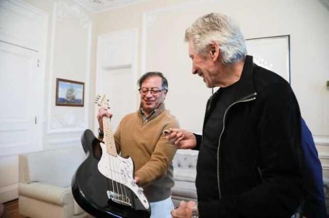 Roger Waters, Kolombiya Devlet Başkanı ile Filistin Bayrağı Açtı