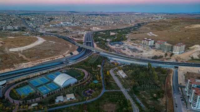 Şahinbey Belediyesi 3 katlı köprülü kavşak trafiği rahatlatıyor!